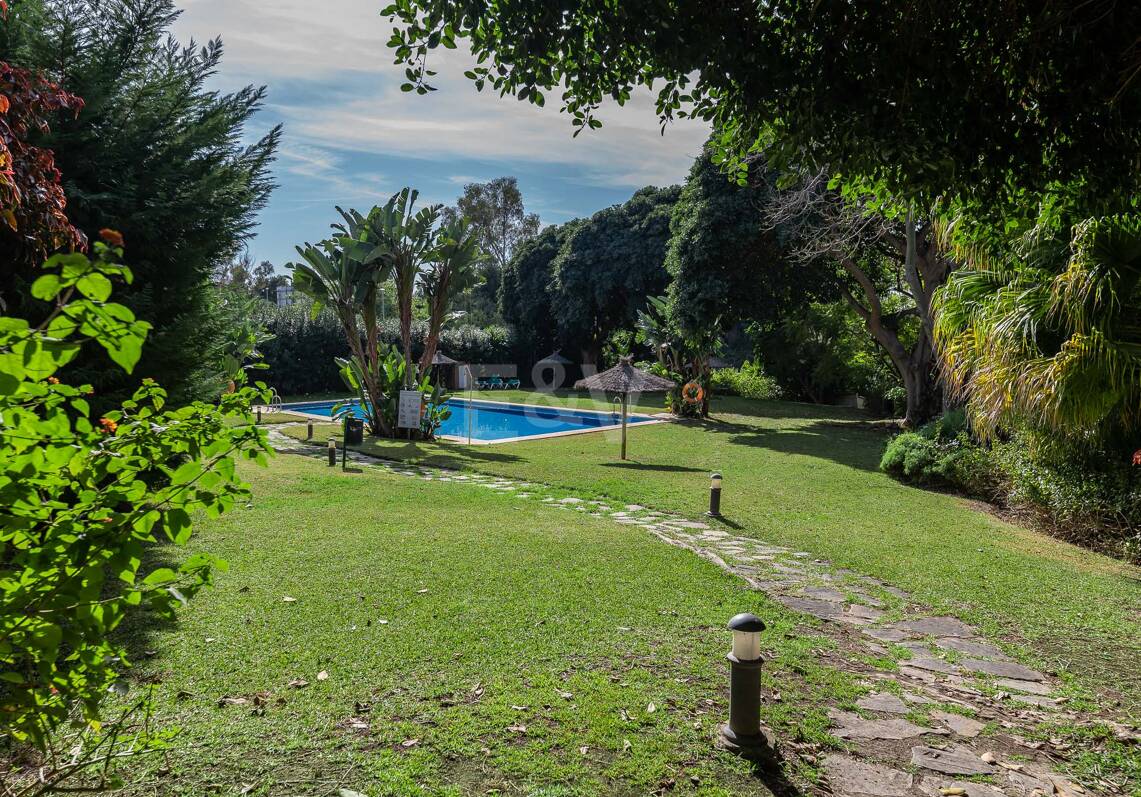 Lovely Guadalmina Frontline Golf Apartment
