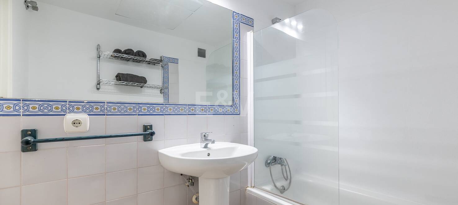 Lovely Guadalmina Frontline Golf Apartment