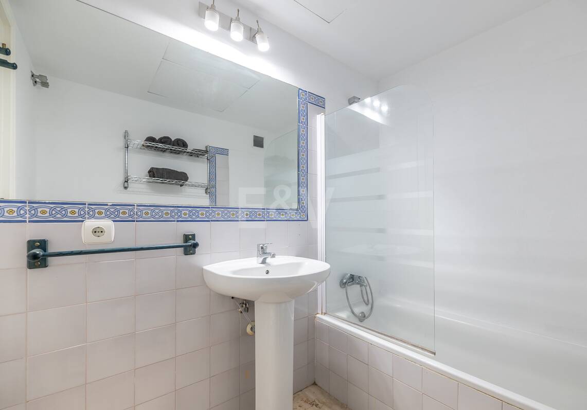 Lovely Guadalmina Frontline Golf Apartment