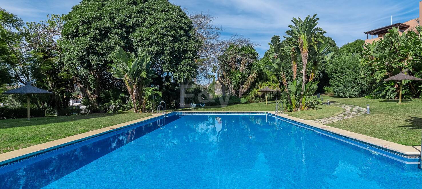 Lovely Guadalmina Frontline Golf Apartment