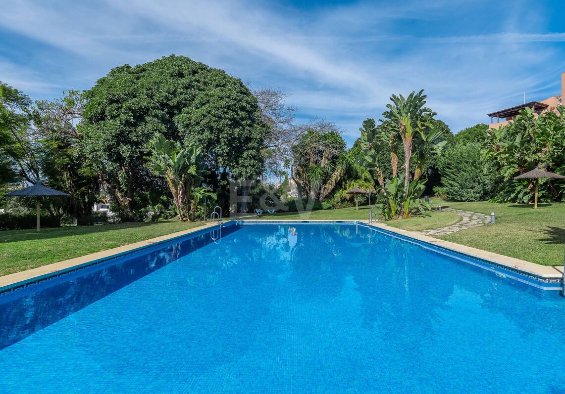 Lovely Guadalmina Frontline Golf Apartment