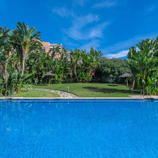 Lovely Guadalmina Frontline Golf Apartment