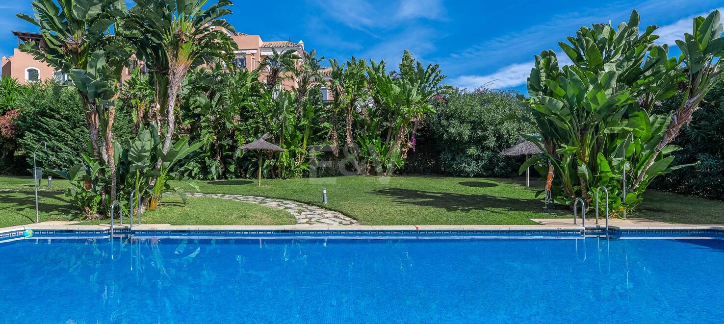 Lovely Guadalmina Frontline Golf Apartment