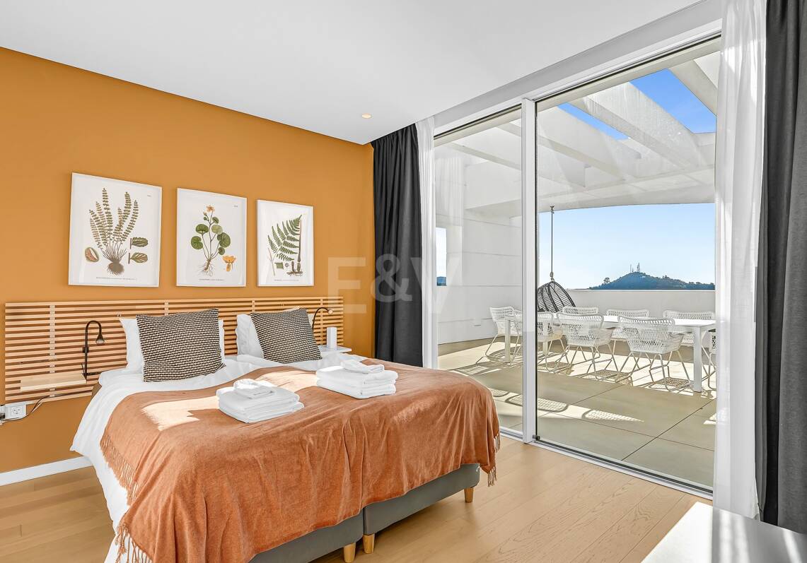 Ático dúplex con impresionantes vistas al mar en Palo Alto Marbella