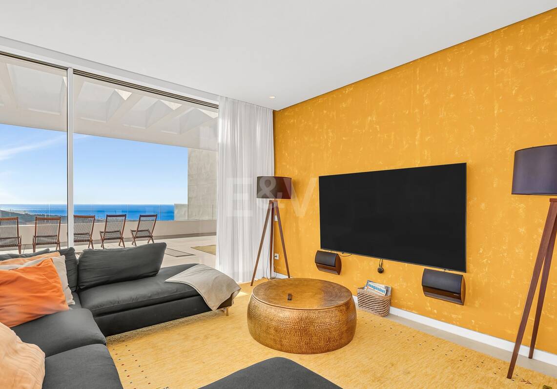 Ático dúplex con impresionantes vistas al mar en Palo Alto Marbella