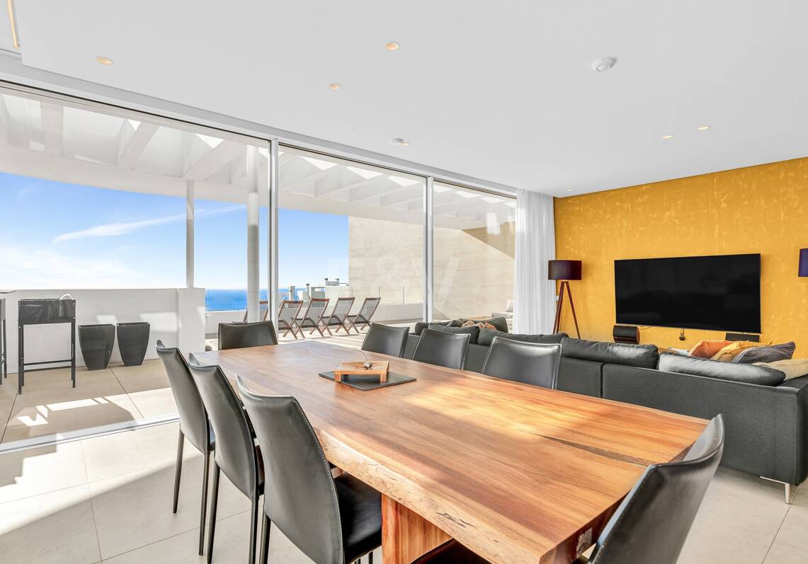 Ático dúplex con impresionantes vistas al mar en Palo Alto Marbella