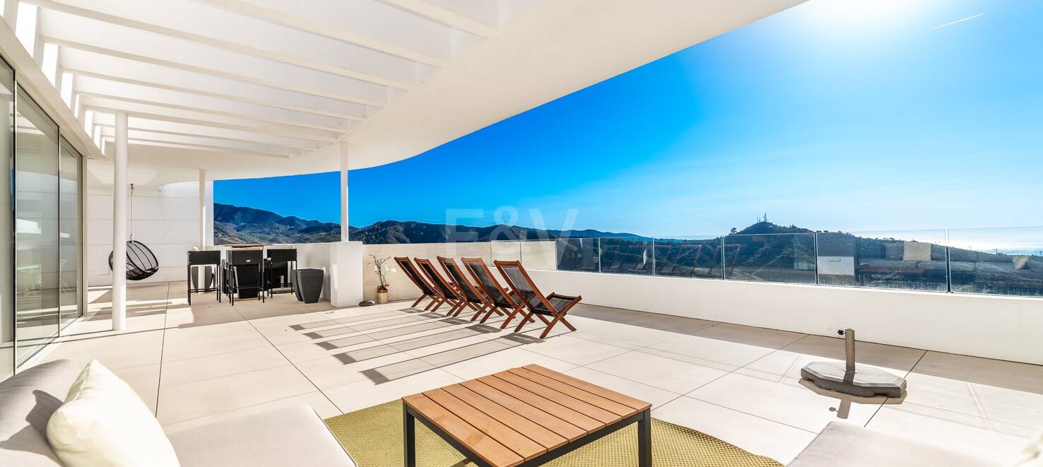 Duplex Penthouse with Stunning Sea views in Palo Alto