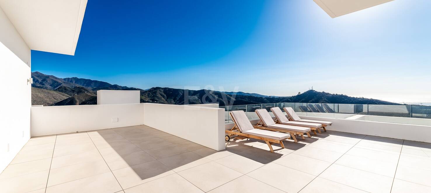 Duplex Penthouse with Stunning Sea views in Palo Alto