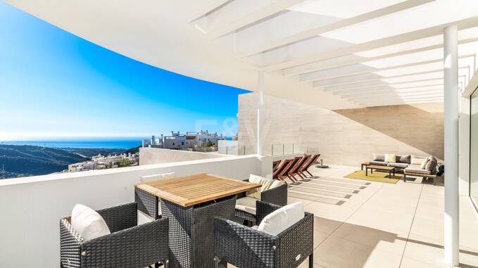 Duplex Penthouse with Stunning Sea views in Palo Alto Marbella