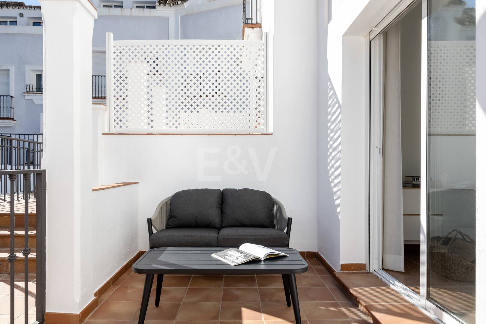 Stylish Benahavís Townhouse inom gångavstånd till bekvämligheter.