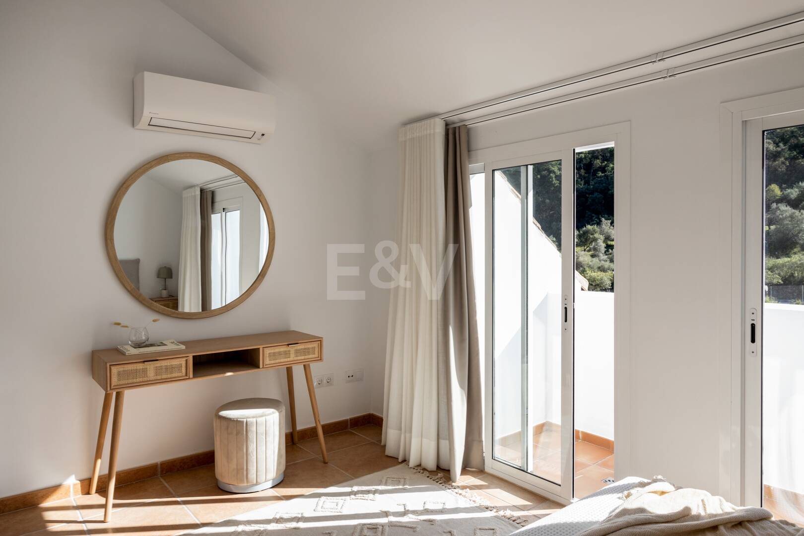 Stylish Benahavís Townhouse inom gångavstånd till bekvämligheter.