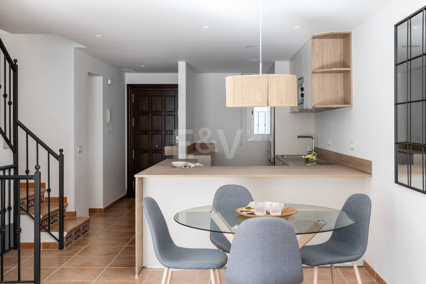 Stylish Benahavís Townhouse inom gångavstånd till bekvämligheter.