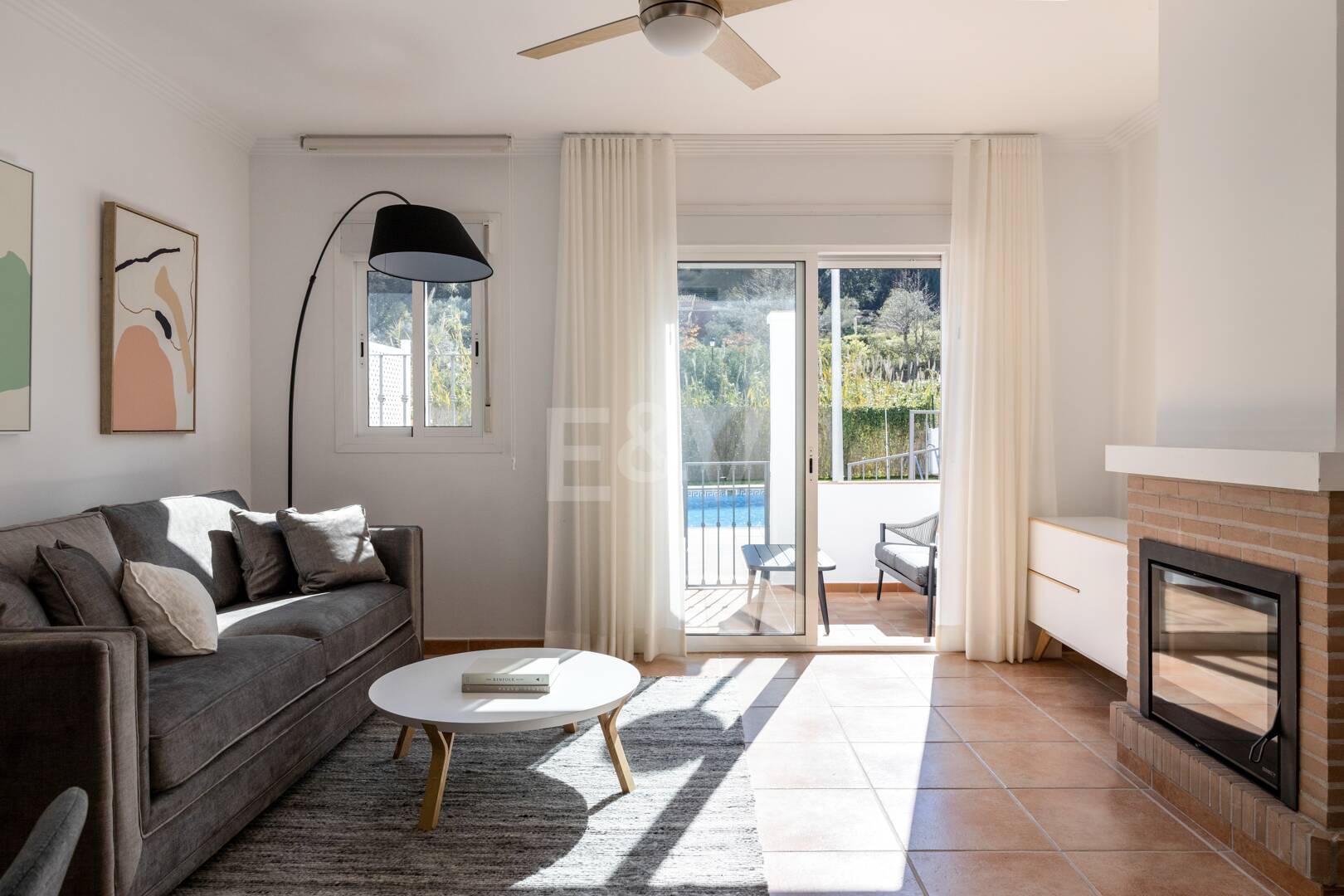 Stylish Benahavís Townhouse inom gångavstånd till bekvämligheter.