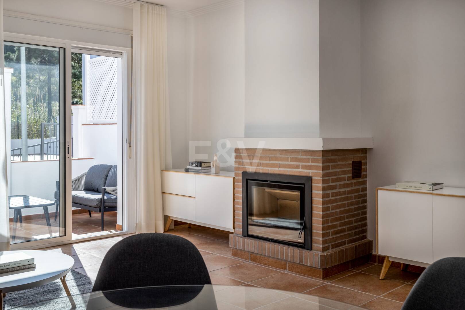 Stylish Benahavís Townhouse inom gångavstånd till bekvämligheter.