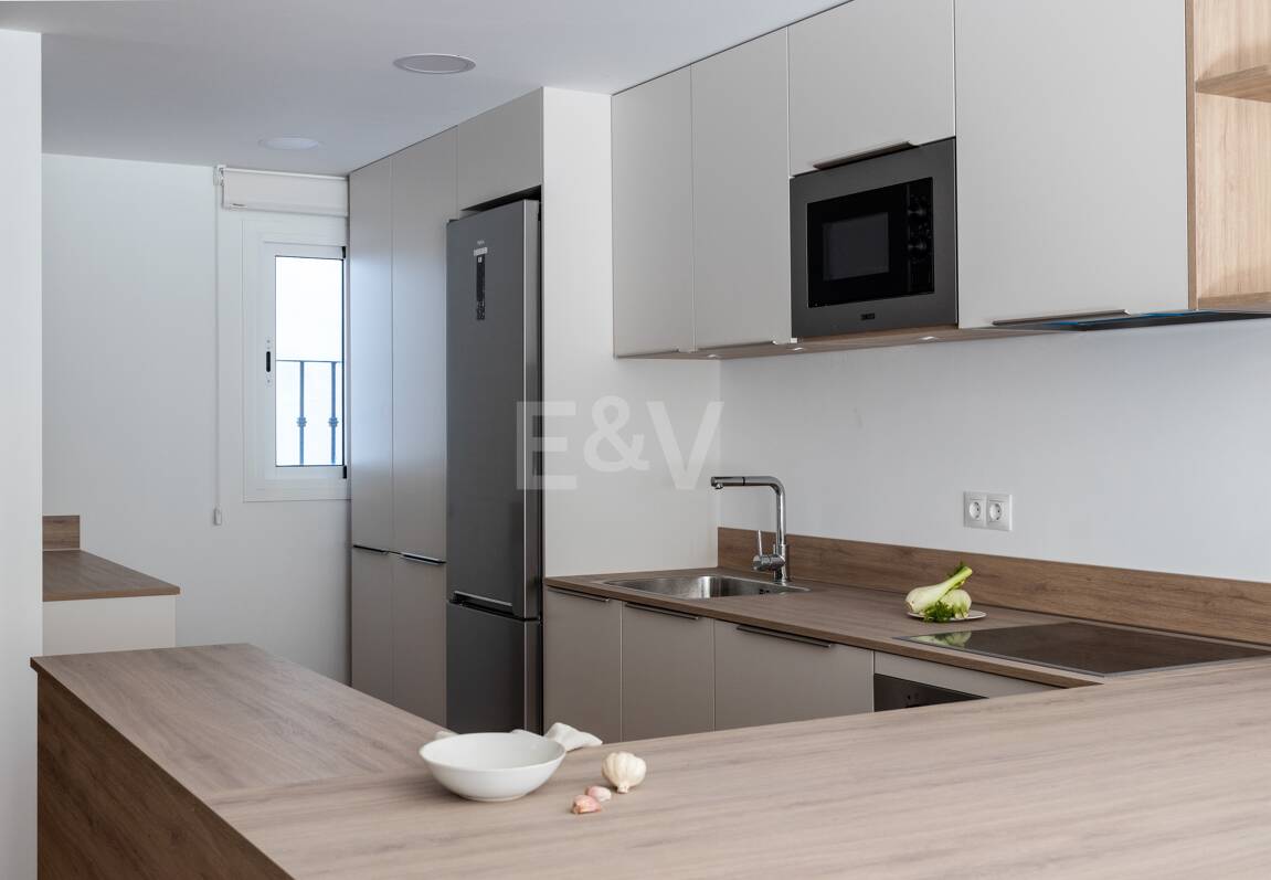 Stylish Benahavís Townhouse inom gångavstånd till bekvämligheter.