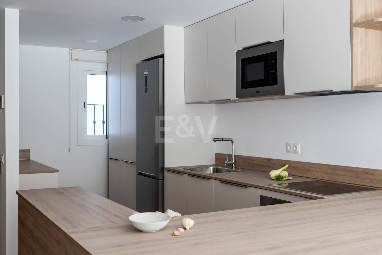 Stylish Benahavís Townhouse inom gångavstånd till bekvämligheter.