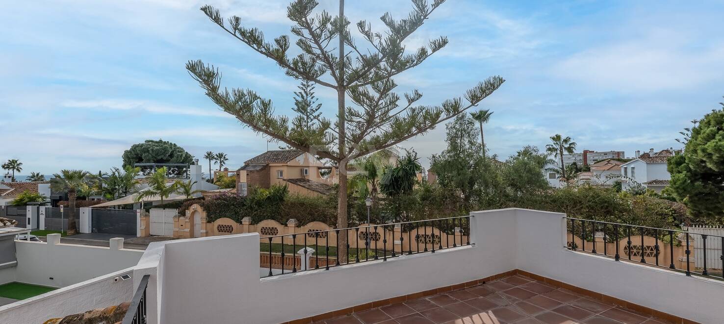 5 sovrum villa 400m från stranden. Priser från 8 500€/vecka