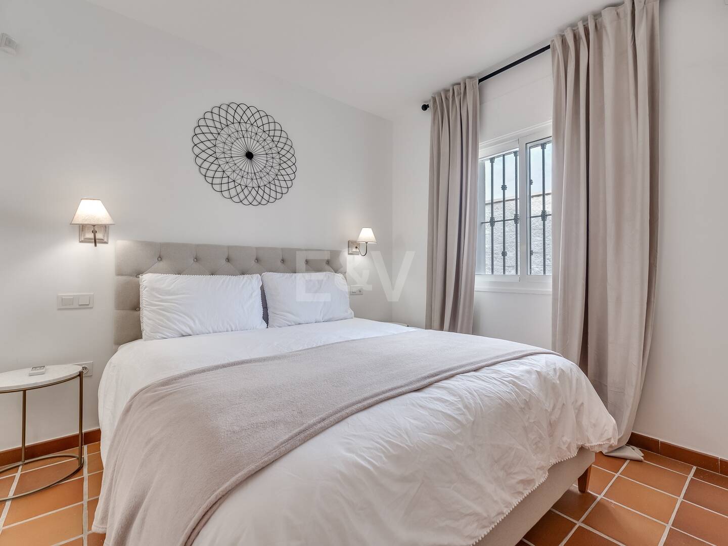 5 bedroom villa 400m from the beach. Prices from 8,500€/week