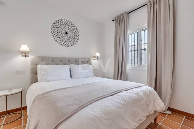 5 bedroom villa 400m from the beach. Prices from 8,500€/week