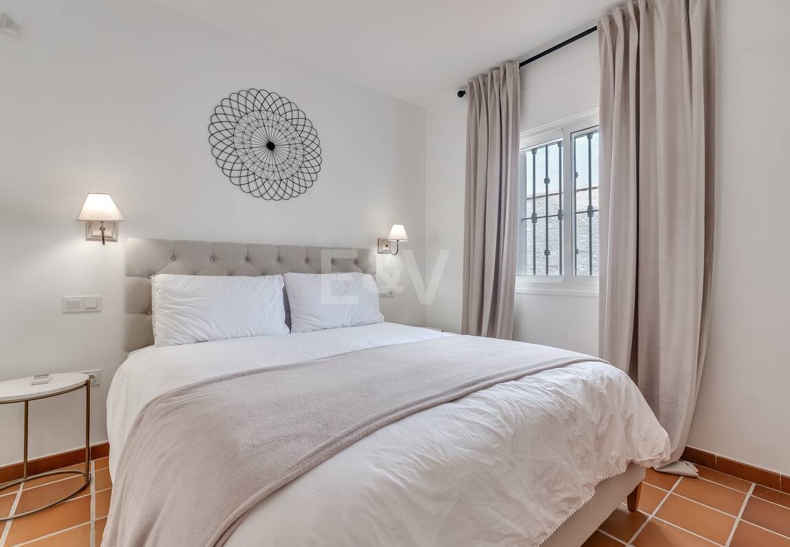 5 bedroom villa 400m from the beach. Prices from 8,500€/week