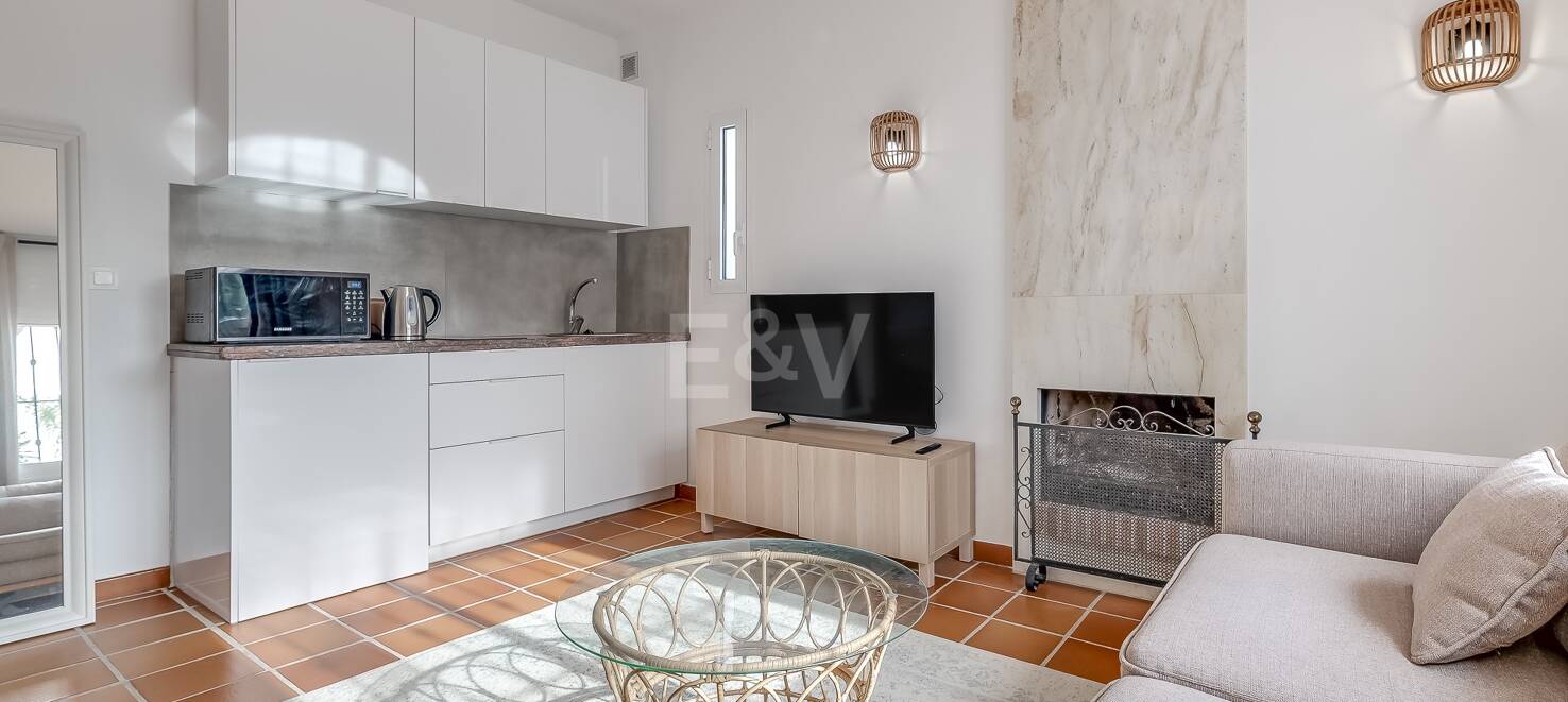 5 sovrum villa 400m från stranden. Priser från 8 500€/vecka