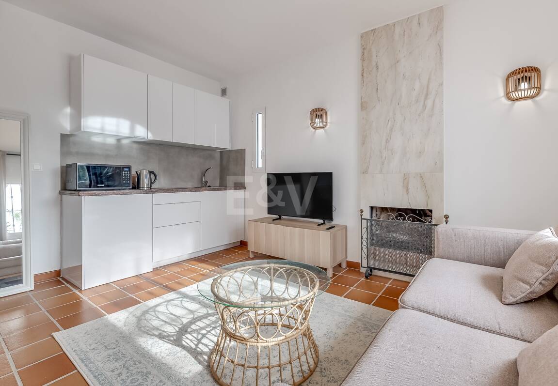 5 bedroom villa 400m from the beach. Prices from 8,500€/week