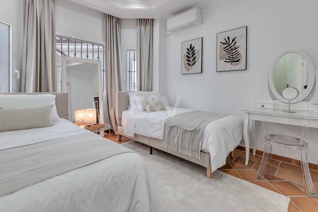 5 bedroom villa 400m from the beach. Prices from 8,500€/week