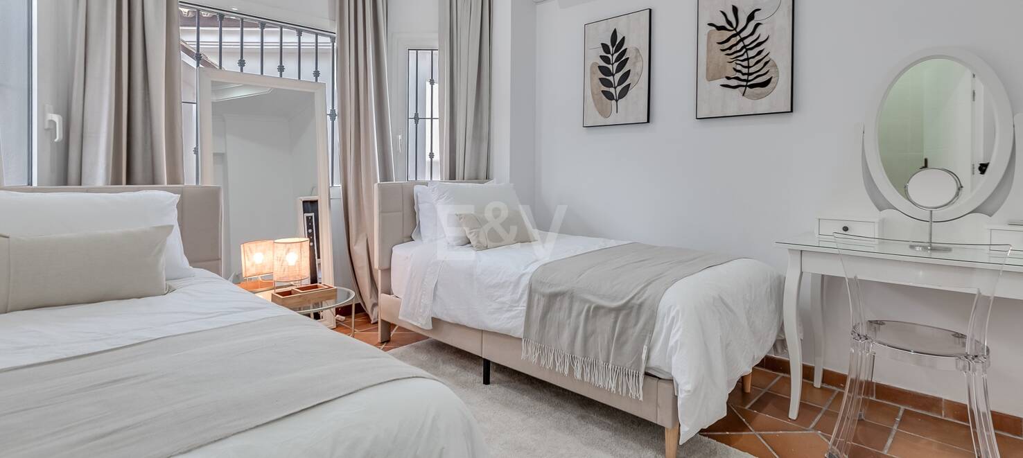 5 sovrum villa 400m från stranden. Priser från 8 500€/vecka
