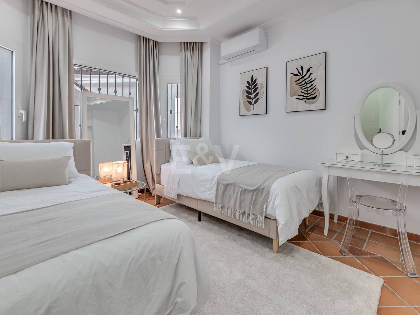 5 bedroom villa 400m from the beach. Prices from 8,500€/week