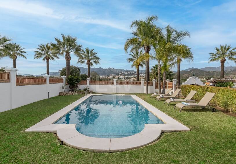 5 bedroom villa 400m from the beach. Prices from 8,500€/week