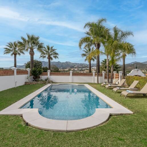 5 sovrum villa 400m från stranden. Priser från 8 500€/vecka