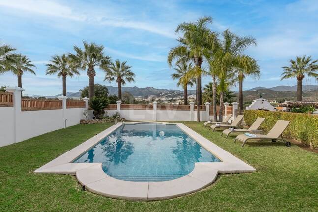 5 bedroom villa 400m from the beach. Prices from 8,500€/week