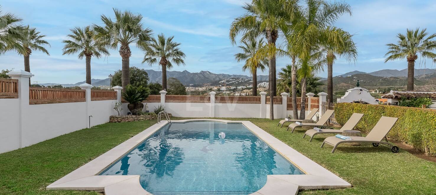 5 sovrum villa 400m från stranden. Priser från 8 500€/vecka