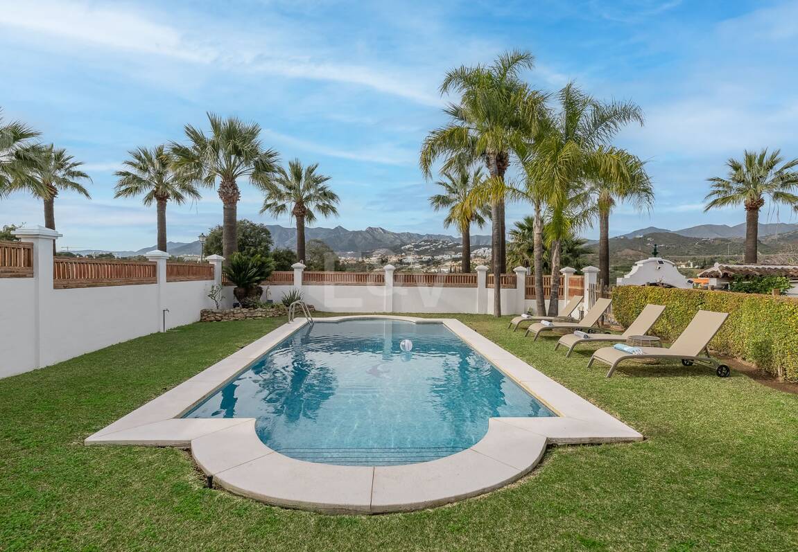 5 bedroom villa 400m from the beach. Prices from 8,500€/week