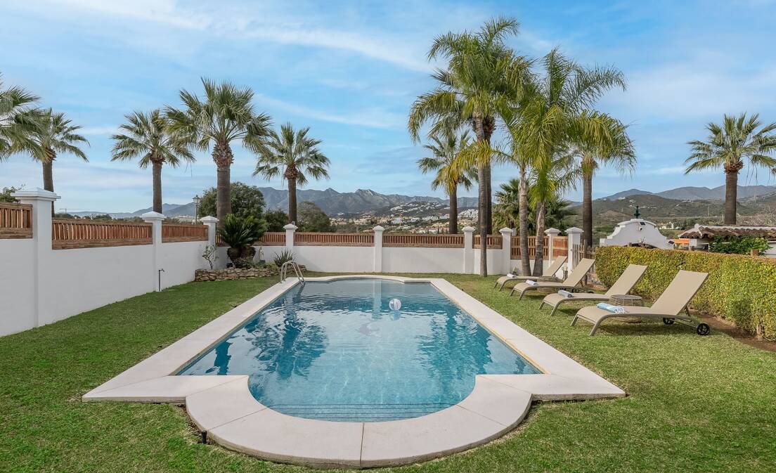 5 bedroom villa 400m from the beach. Prices from 8,500€/week
