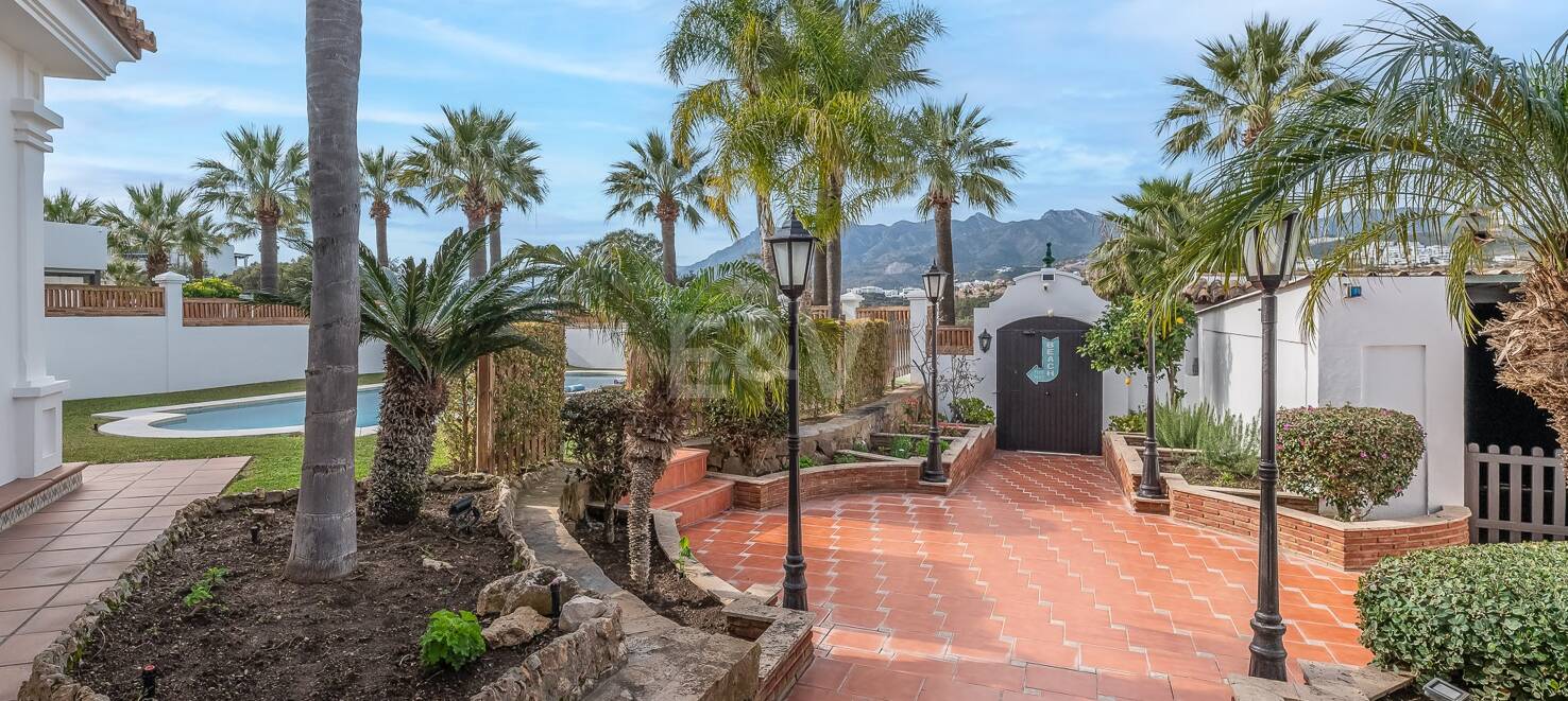 5 sovrum villa 400m från stranden. Priser från 8 500€/vecka