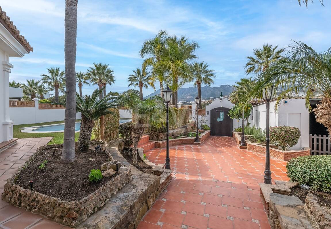 5 bedroom villa 400m from the beach. Prices from 8,500€/week