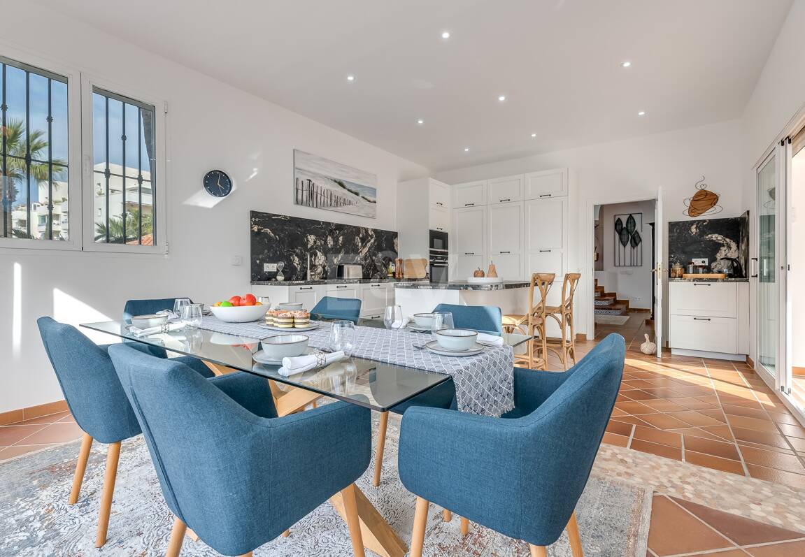 5 bedroom villa 400m from the beach. Prices from 8,500€/week