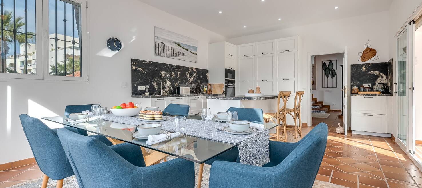 5 sovrum villa 400m från stranden. Priser från 8 500€/vecka