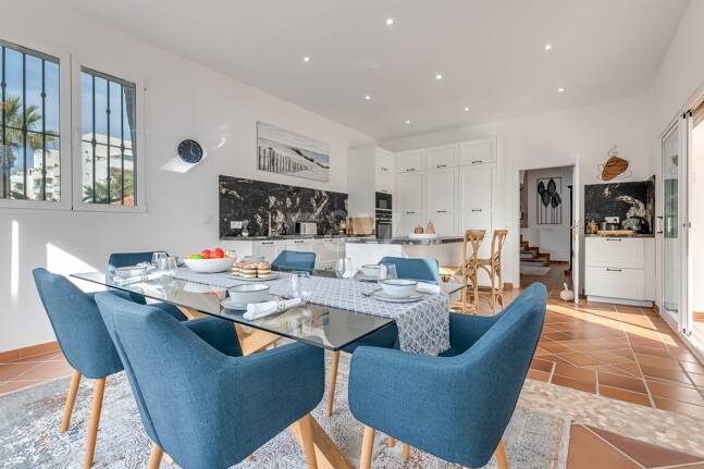 5 bedroom villa 400m from the beach. Prices from 8,500€/week