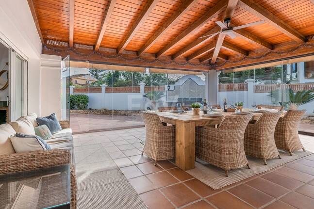 5 bedroom villa 400m from the beach. Prices from 8,500€/week