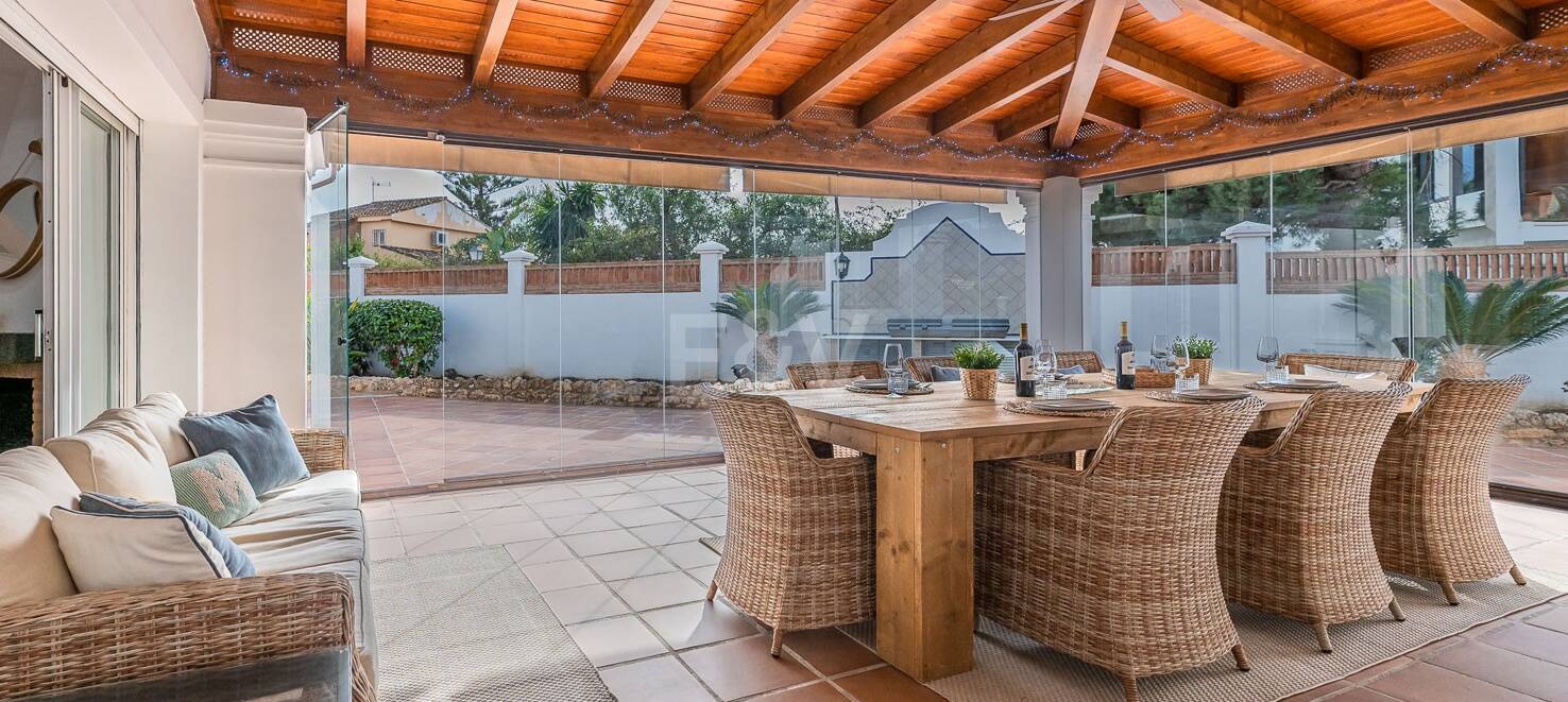 5 sovrum villa 400m från stranden. Priser från 8 500€/vecka