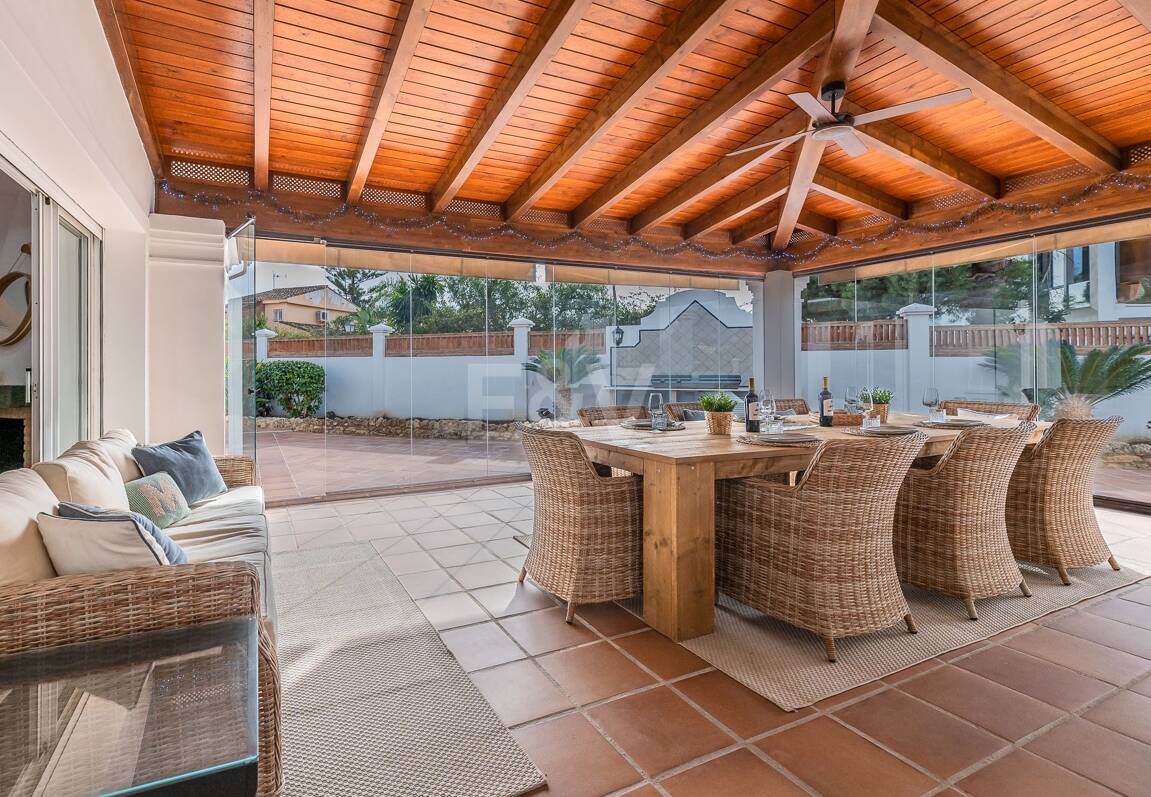 5 bedroom villa 400m from the beach. Prices from 8,500€/week