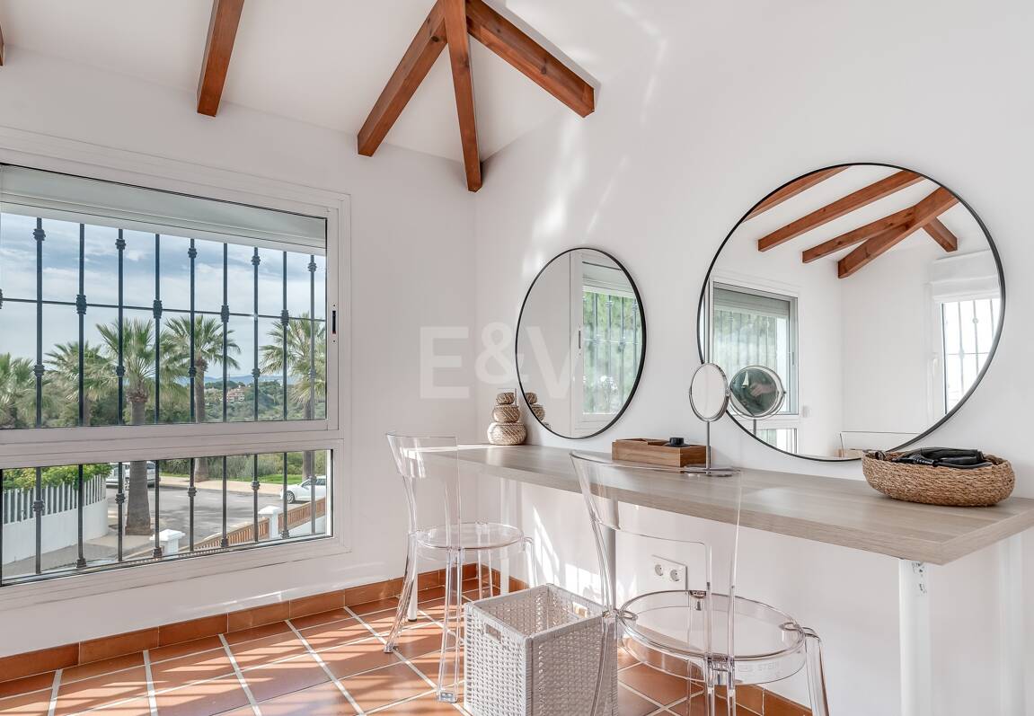 5 bedroom villa 400m from the beach. Prices from 8,500€/week