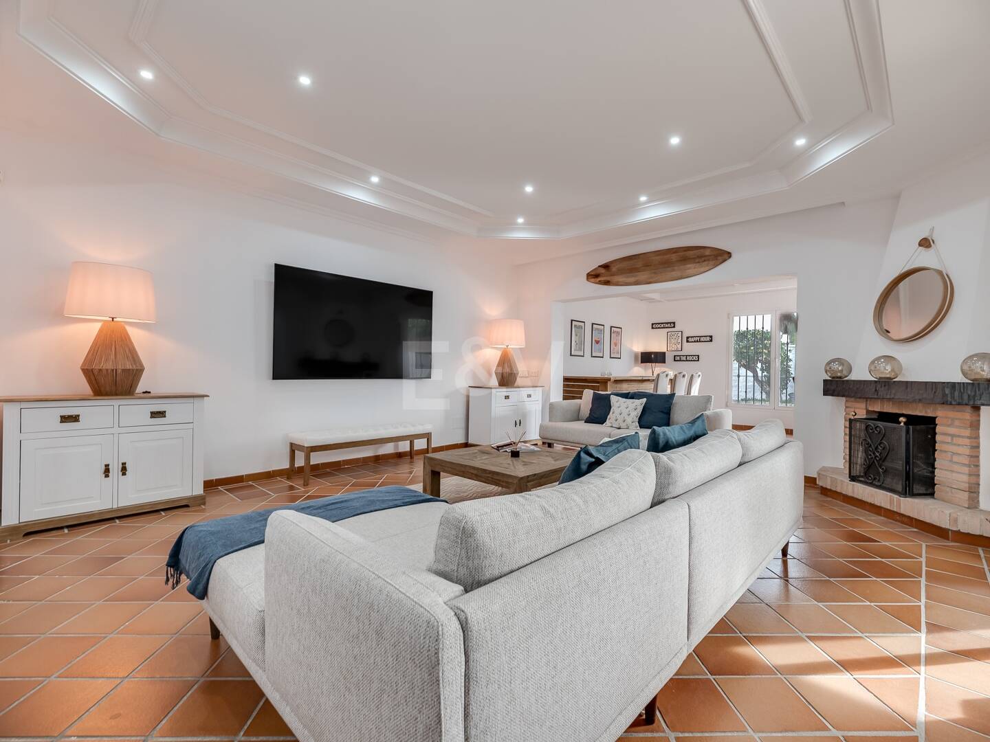 5 bedroom villa 400m from the beach. Prices from 8,500€/week