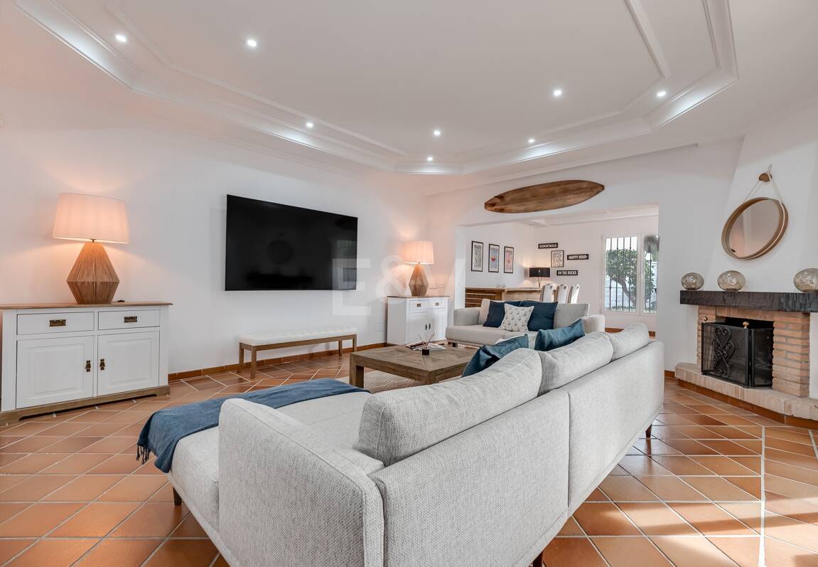 5 bedroom villa 400m from the beach. Prices from 8,500€/week