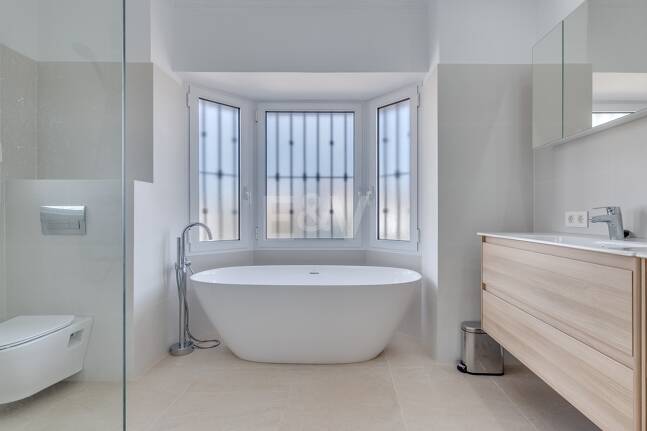 5 bedroom villa 400m from the beach. Prices from 8,500€/week