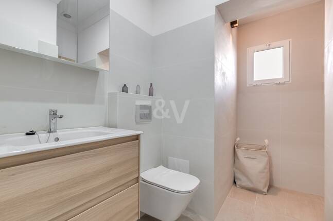 5 bedroom villa 400m from the beach. Prices from 8,500€/week