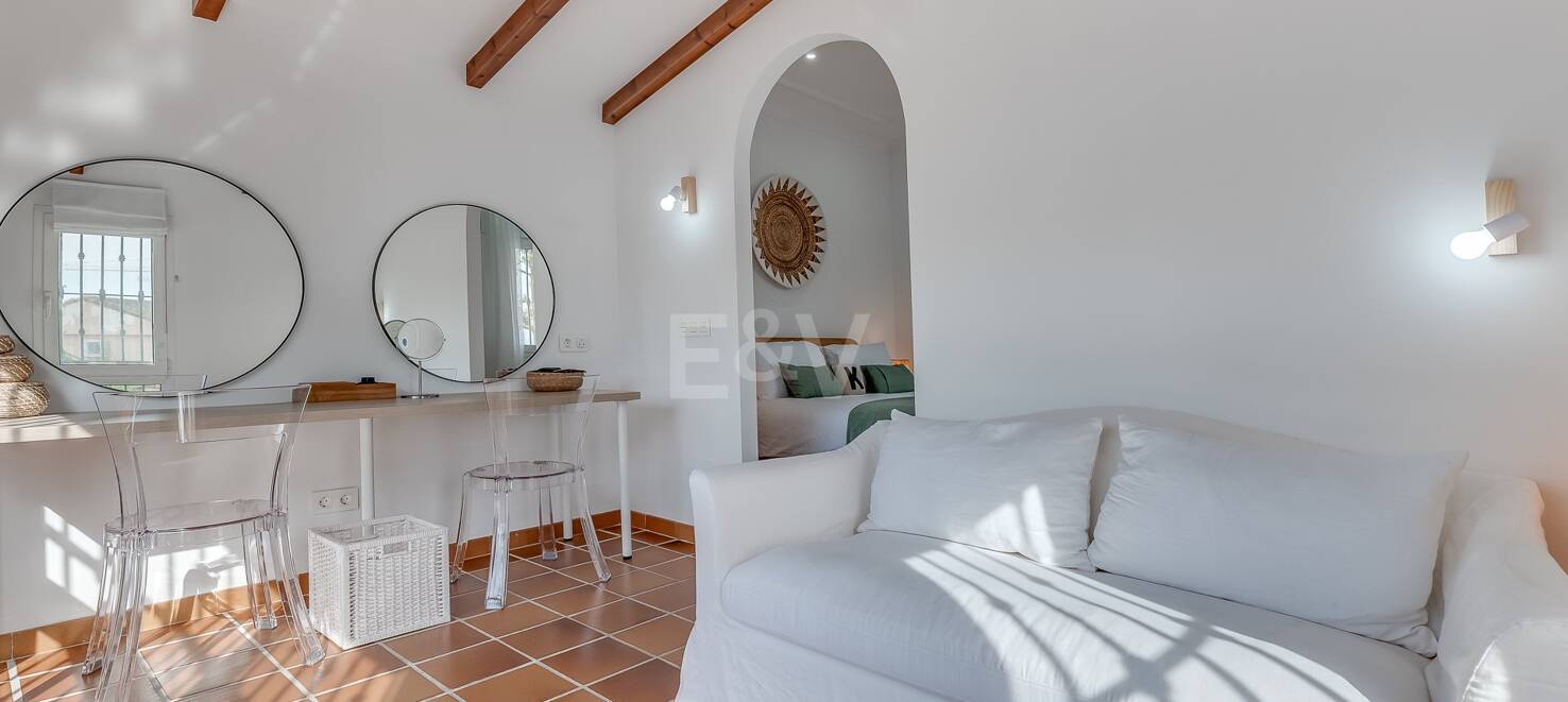 5 sovrum villa 400m från stranden. Priser från 8 500€/vecka
