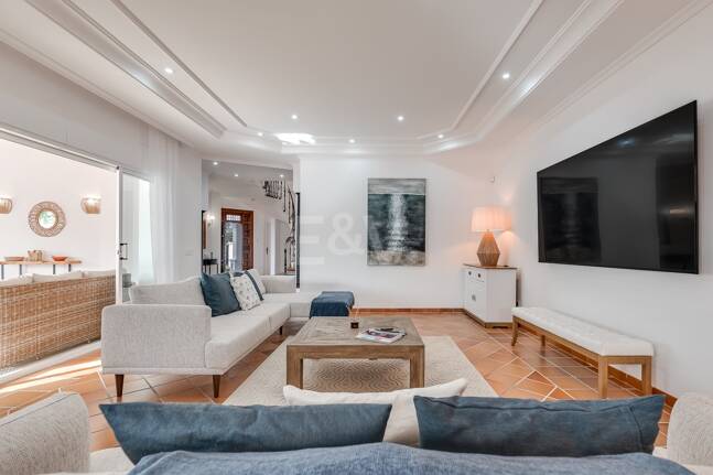 5 bedroom villa 400m from the beach. Prices from 8,500€/week